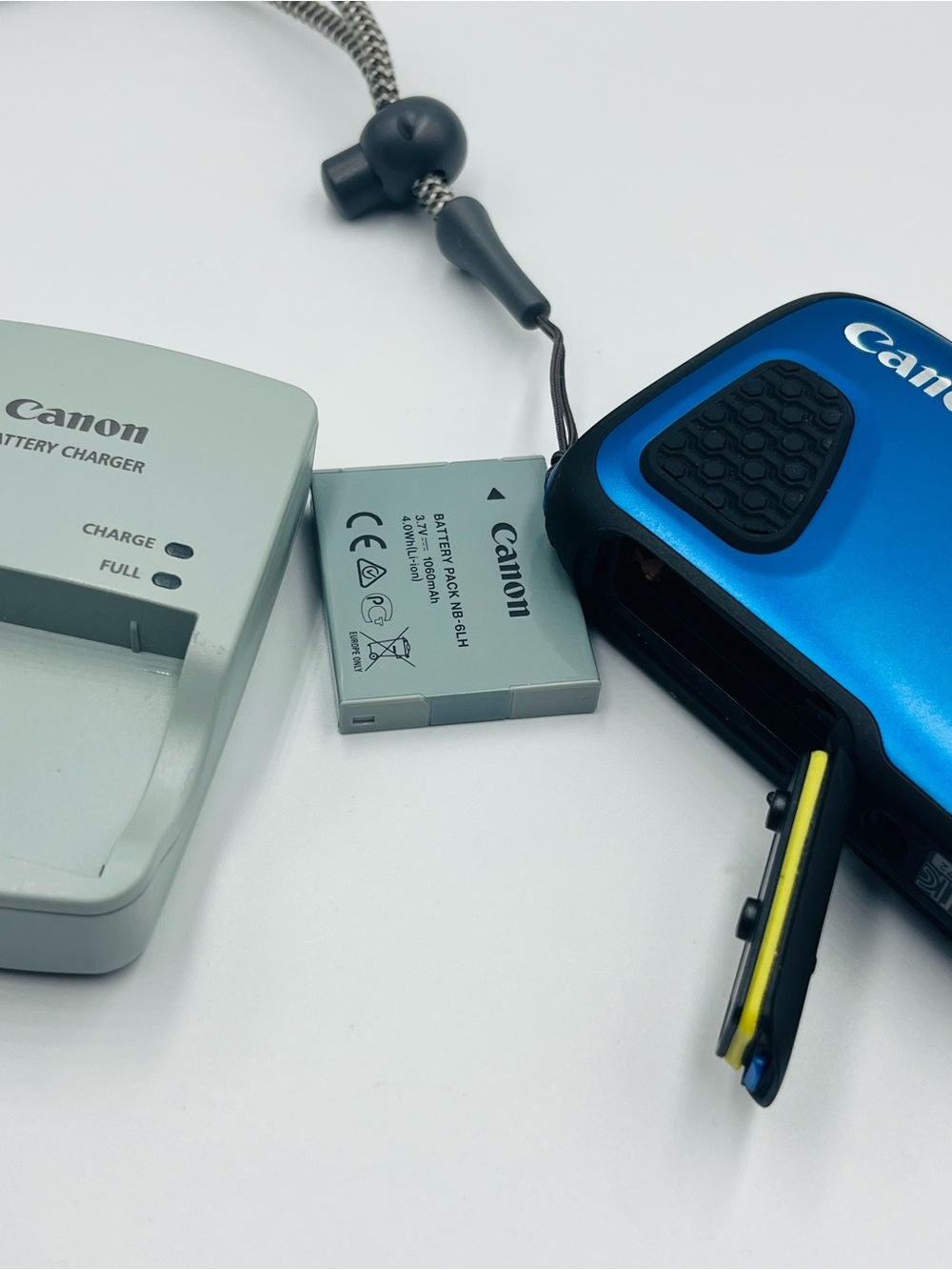 Canon PowerShot D30 Rugged Digital Camera - Blue - Picture 16 of 16